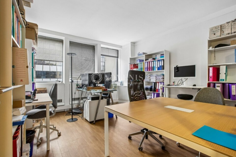 Location Bureaux PARIS (75008) - Photo 9
