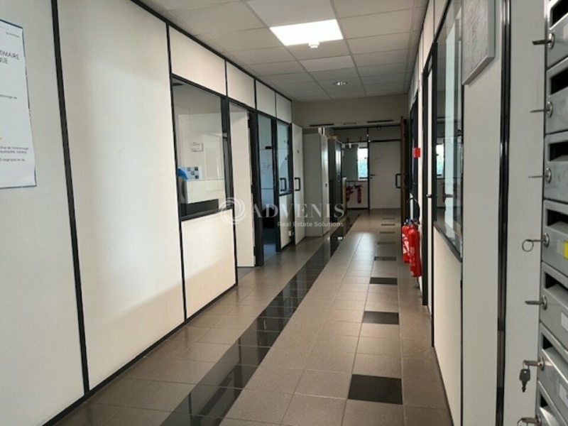 Location Activités Entrepôts POISSY (78300) - Photo 5