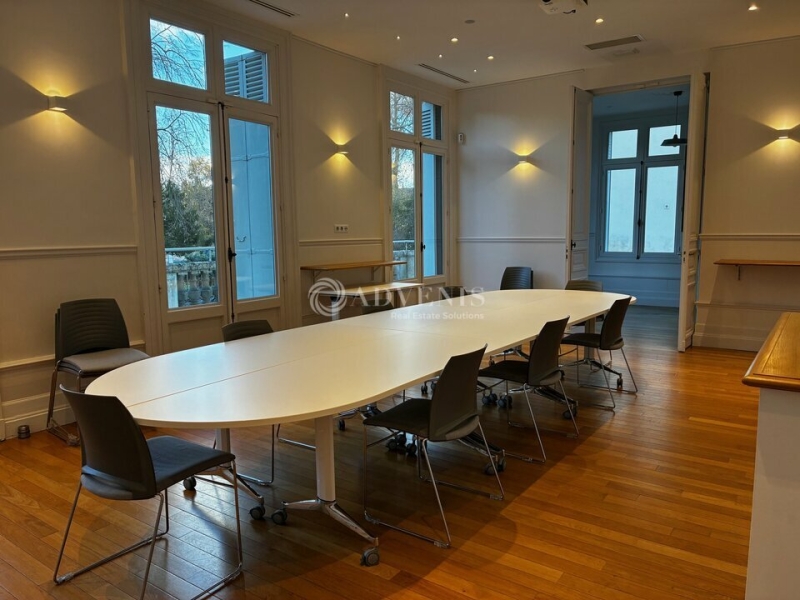 Location Bureaux TOURS (37000) - Photo 1