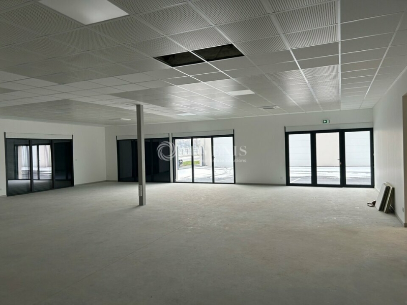 Vente Investisseur Bureaux CHARGE (37530) - Photo 1