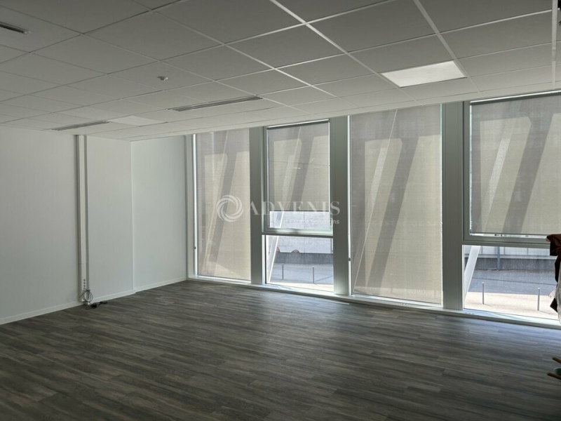 Location Bureaux TOURS (37000) - Photo 1