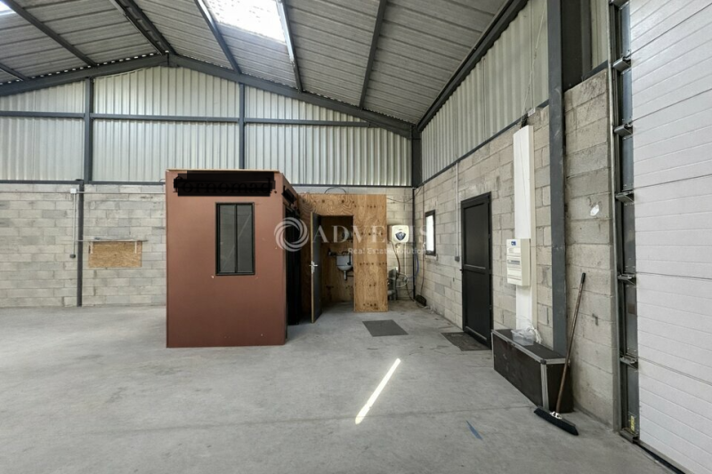 Location Entrepôts ARMISSAN (11110) - Photo 2
