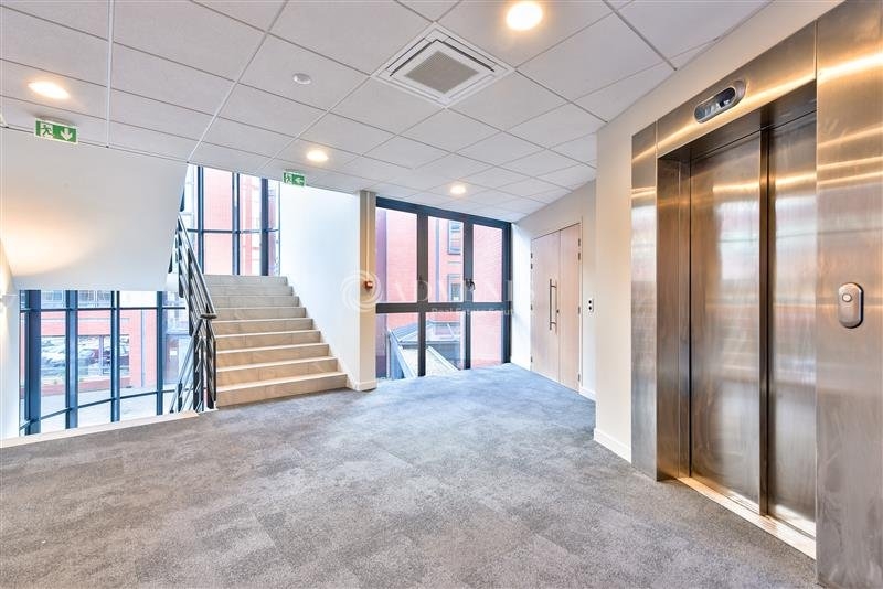 Vente Utilisateur Bureaux GUYANCOURT (78280) - Photo 2