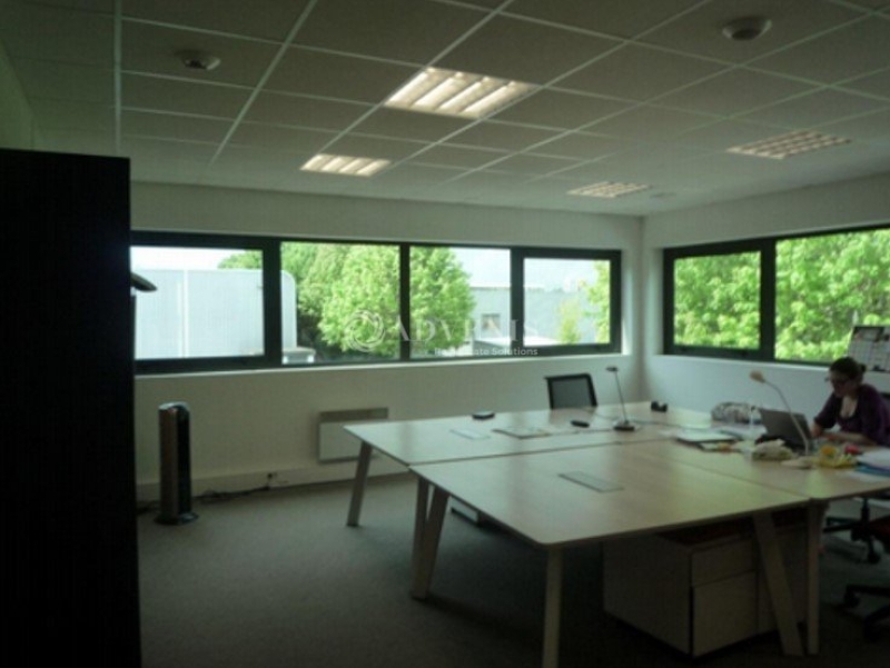 Location Activités Entrepôts MONTIGNY LE BRETONNEUX (78180) - Photo 4