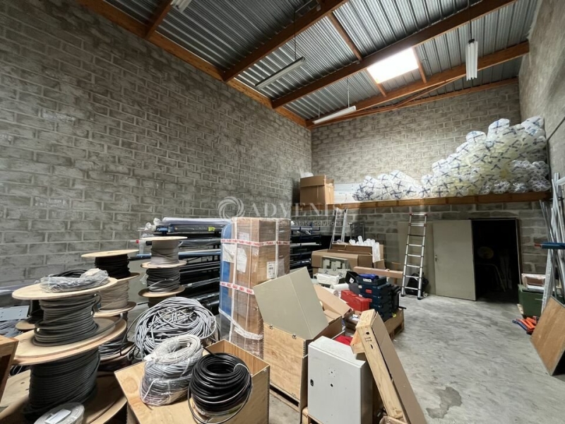 Location Activités Entrepôts MAGNY LES HAMEAUX (78114) - Photo 4