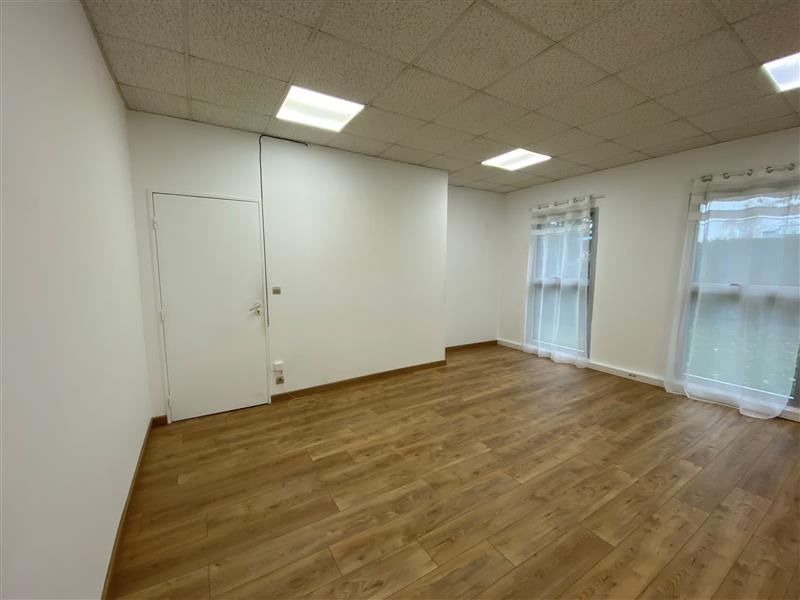 Location Bureaux TRAPPES (78190) - Photo 3