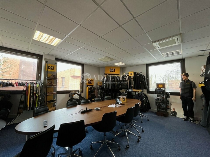 Vente Investisseur Bureaux MONTIGNY LE BRETONNEUX (78180) - Photo 3