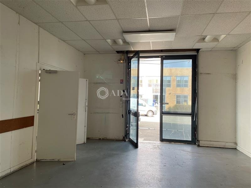 Vente Utilisateur Bureaux et activités légères MONTIGNY LE BRETONNEUX (78180) - Photo 2