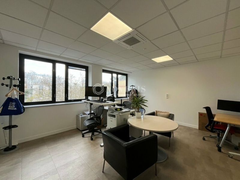 Location Bureaux MONTIGNY LE BRETONNEUX (78180) - Photo 1
