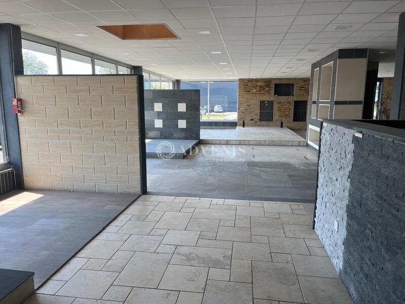 Location Commerces COIGNIERES (78310) - Photo 5