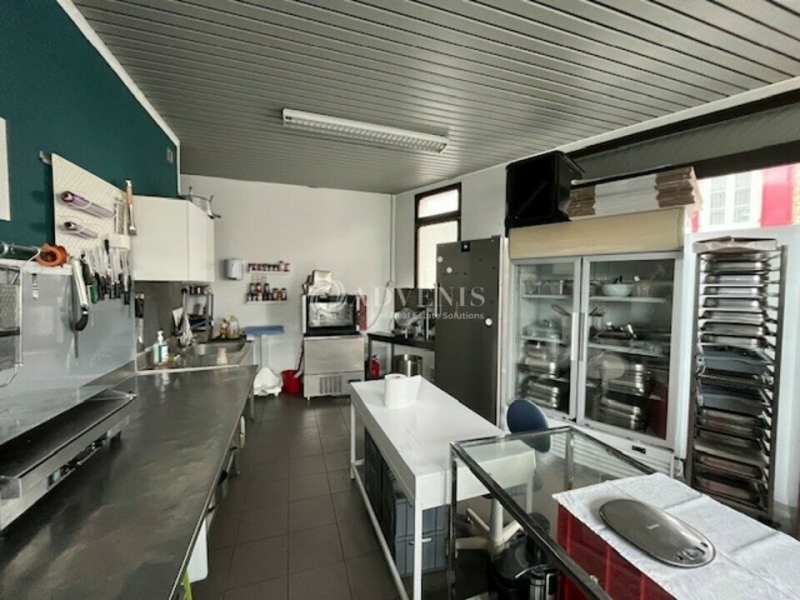 Location Commerces VOISINS LE BRETONNEUX (78960) - Photo 4