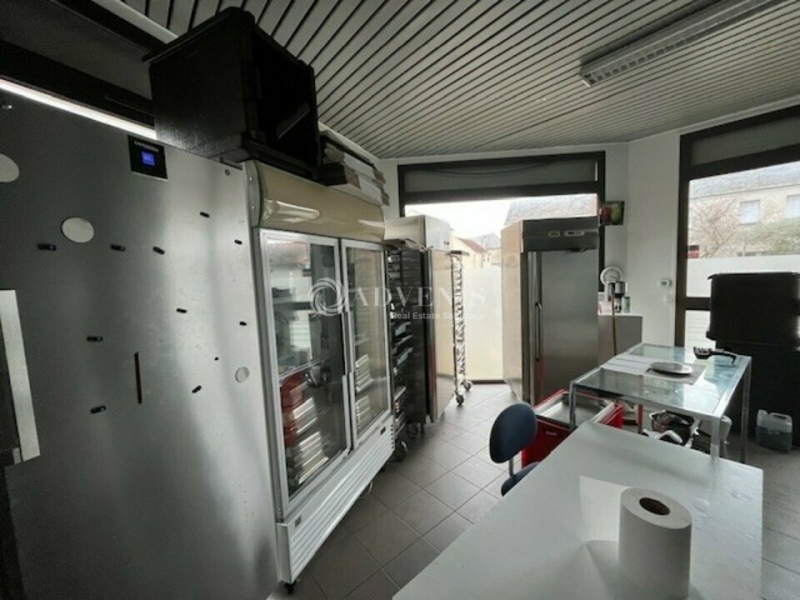 Location Commerces VOISINS LE BRETONNEUX (78960) - Photo 5