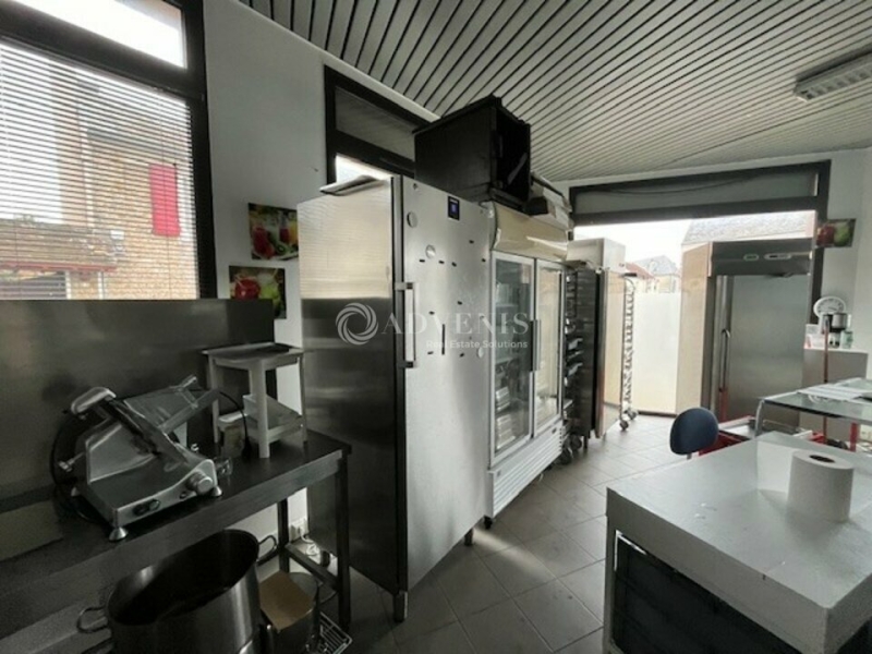 Location Commerces VOISINS LE BRETONNEUX (78960) - Photo 6