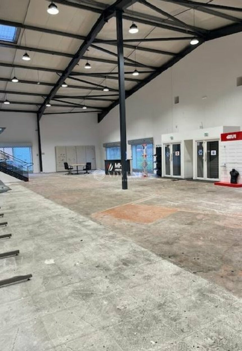 Location Commerces COIGNIERES (78310) - Photo 1