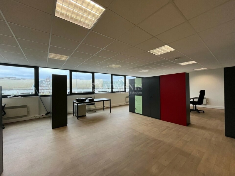 Location Activités Entrepôts ELANCOURT (78990) - Photo 2