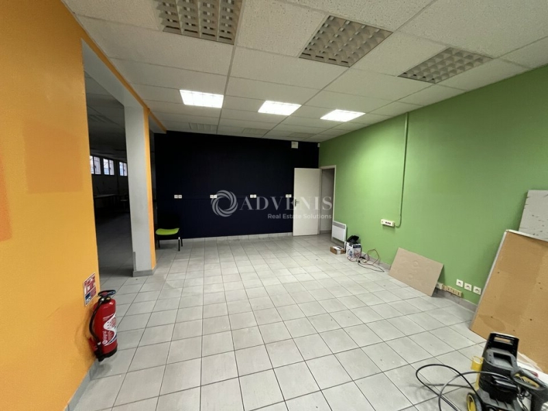 Vente Investisseur Activités Entrepôts LE MESNIL SAINT DENIS (78320) - Photo 4