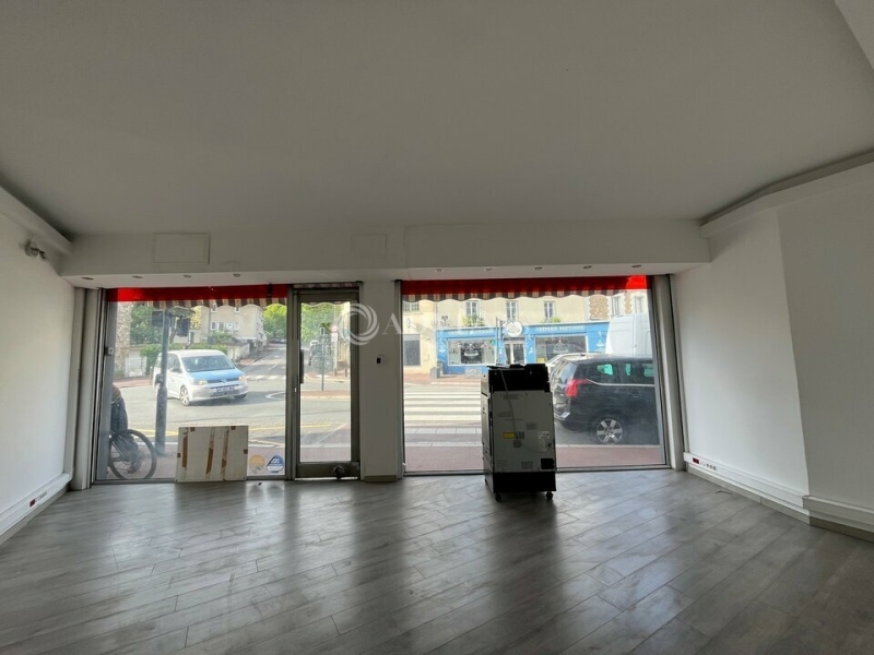Location Commerces SAINT CYR L'ECOLE (78210) - Photo 3