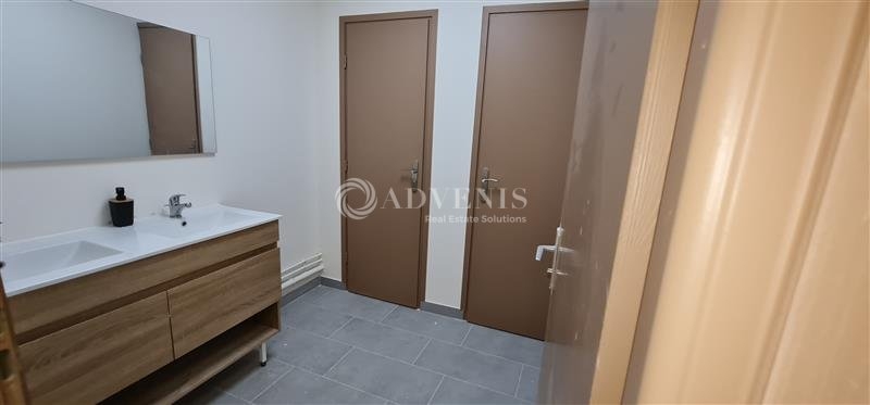 Location Bureaux MONTIGNY LE BRETONNEUX (78180) - Photo 2