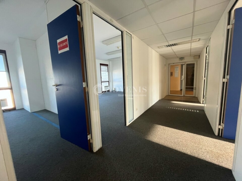 Location Bureaux MONTIGNY LE BRETONNEUX (78180) - Photo 7