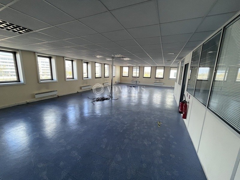 Location Bureaux MONTIGNY LE BRETONNEUX (78180) - Photo 8