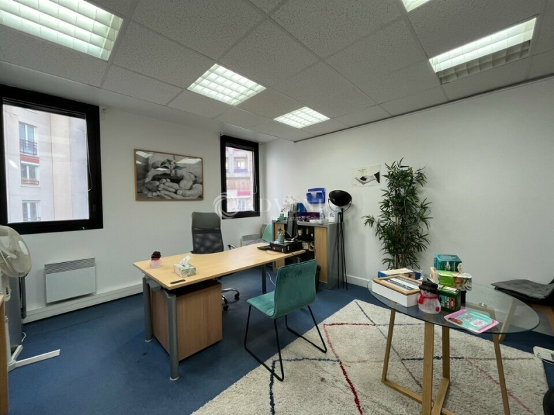 Location Bureaux MONTIGNY LE BRETONNEUX (78180) - Photo 1