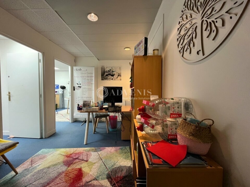 Location Bureaux MONTIGNY LE BRETONNEUX (78180) - Photo 2