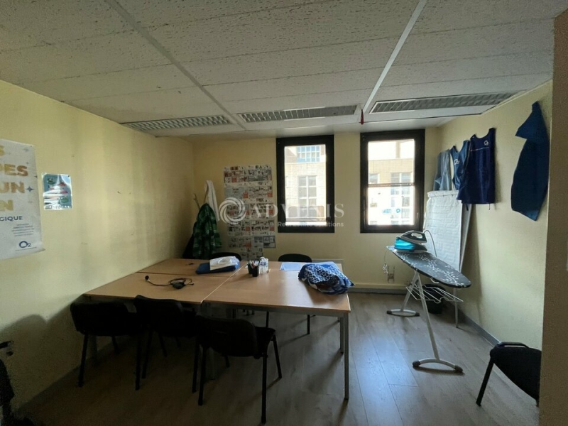 Location Bureaux MONTIGNY LE BRETONNEUX (78180) - Photo 4