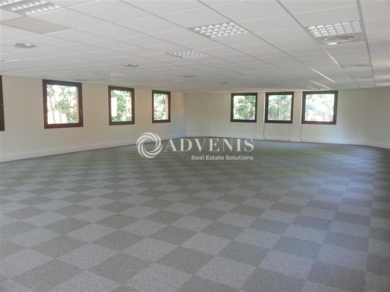 Location Bureaux MONTIGNY LE BRETONNEUX (78180) - Photo 2