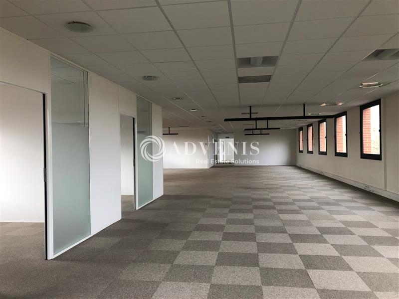 Location Bureaux MONTIGNY LE BRETONNEUX (78180) - Photo 3